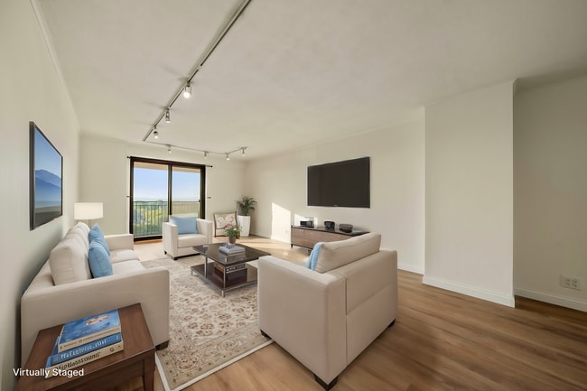 7855 Kennedy Blvd E, Unit 17H