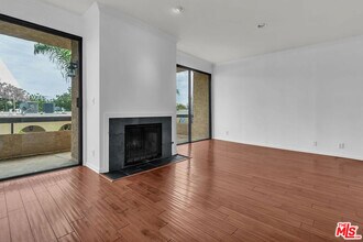 8642 Gregory Wy in Los Angeles, CA - Building Photo - Building Photo