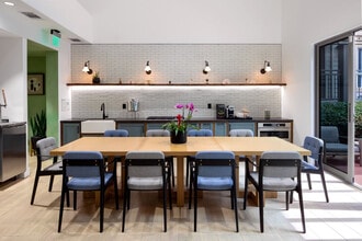 Kensington Place in Sunnyvale, CA - Foto de edificio - Building Photo