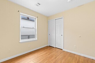 73 Woodlawn Ave in Jersey City, NJ - Building Photo - Building Photo