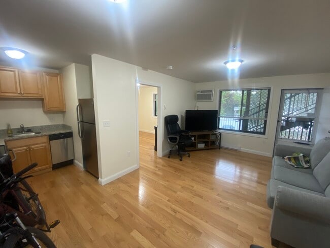 10 Arizona Ter, Unit 4 in Arlington, MA - Building Photo - Building Photo