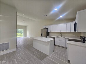 876 Apartment St in Lehigh Acres, FL - Building Photo - Building Photo