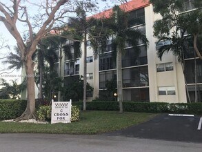 5300 NE 24th Terrace, Unit 422 in Fort Lauderdale, FL - Building Photo - Building Photo