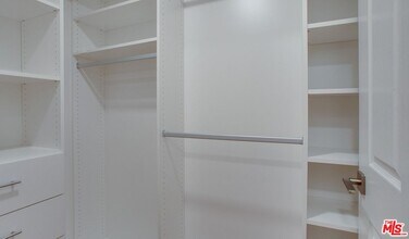 5551 W 6th St in Los Angeles, CA - Building Photo - Building Photo