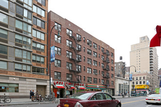 Stonehenge Gardens in New York, NY - Building Photo - Building Photo