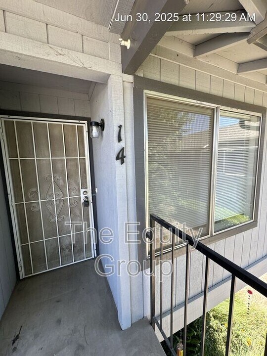 703 E Noble Ave in Visalia, CA - Building Photo