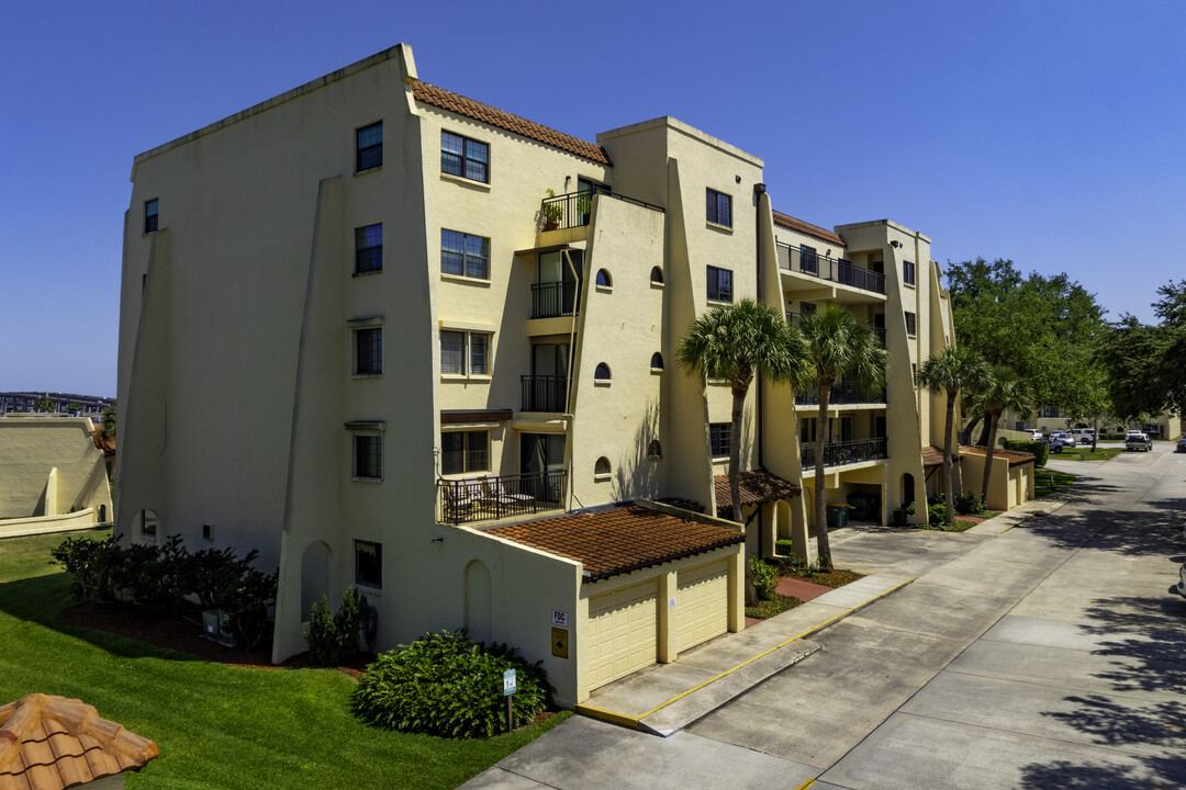 One Fifteen River Drive in Cocoa, FL - Building Photo