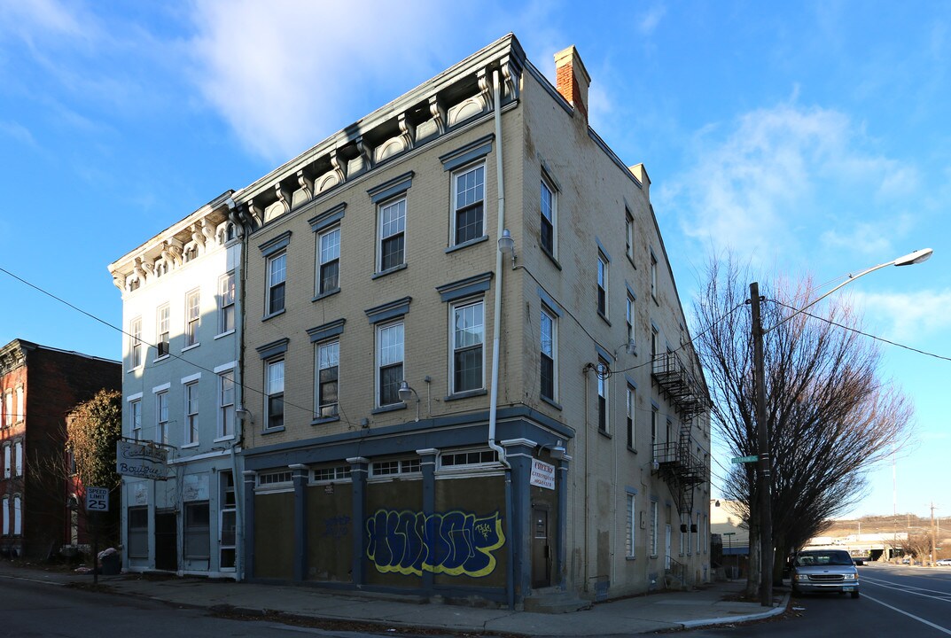 2025 Colerain Ave in Cincinnati, OH - Building Photo