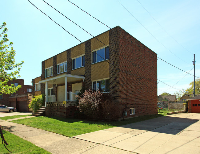 17516 Neff Rd in Cleveland, OH - Building Photo - Building Photo