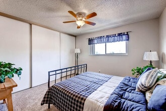 Greentree Village Apartments in Denver, CO - Foto de edificio - Building Photo