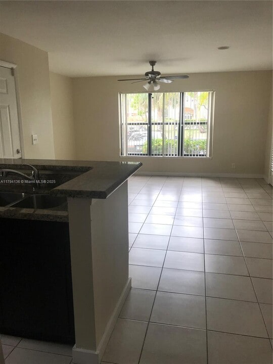 4088 N Pine Island Rd, Unit 400 in Sunrise, FL - Building Photo