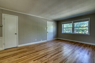 9015 W North Ave in Wauwatosa, WI - Building Photo - Building Photo