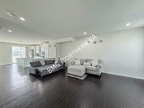 42961 Running Creek Square in Leesburg, VA - Building Photo - Building Photo