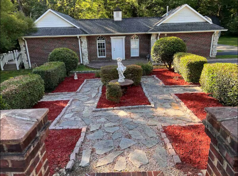 3709 Woodburn Dr in Greensboro, NC - Building Photo