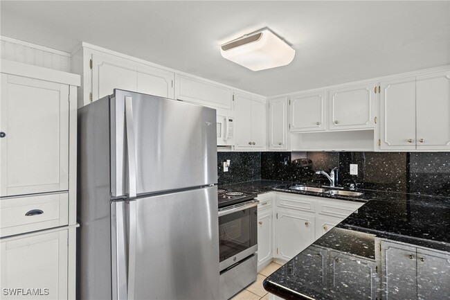 1900 Clifford St in Ft. Myers, FL - Building Photo - Building Photo