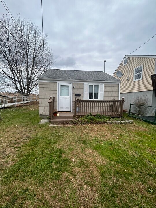 53 Cooper Ave in Milford, CT - Building Photo