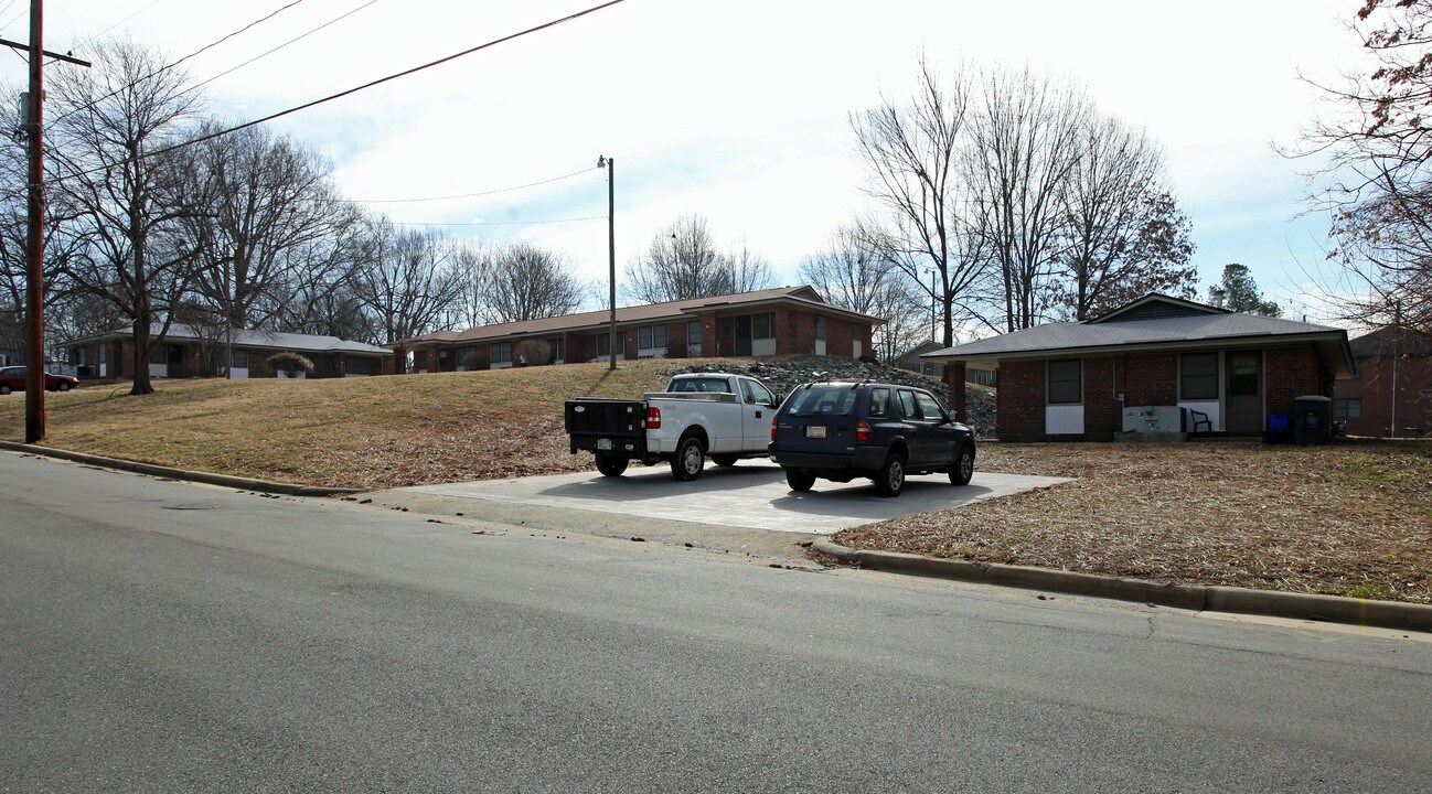 408-422 Providence Rd in Graham, NC - Foto de edificio