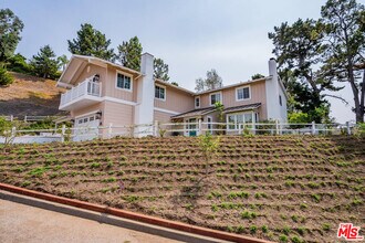 10821 Savona Rd in Los Angeles, CA - Building Photo - Building Photo
