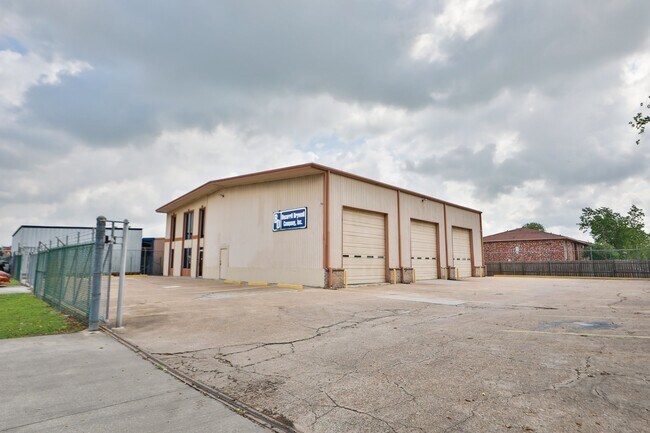 7302 Domino Ln in Houston, TX - Building Photo - Building Photo