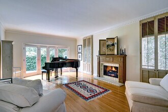 755 N Harper Ave in Los Angeles, CA - Foto de edificio - Building Photo