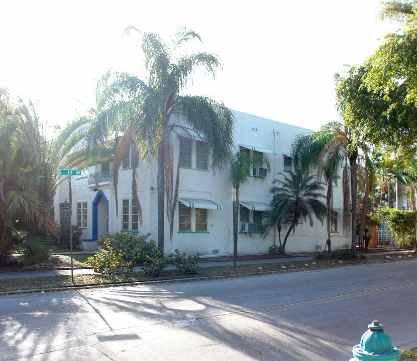 Washington Manor in Hollywood, FL - Foto de edificio