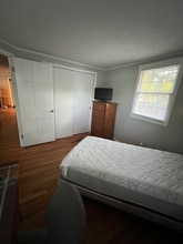 240 Greenaway Dr in Springfield, MA - Foto de edificio - Building Photo