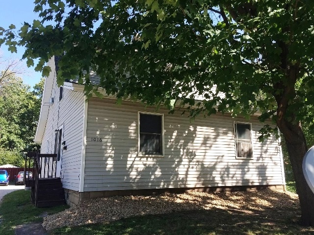 1016 W Hovey Ave in Normal, IL - Foto de edificio - Building Photo