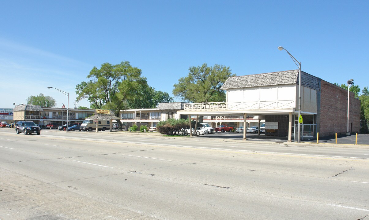 1722 N Mannheim Rd in Stone Park, IL - Foto de edificio