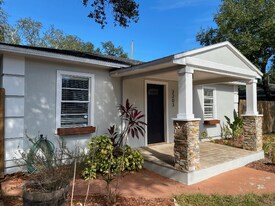 3202 W Hartnett Ave in Tampa, FL - Building Photo