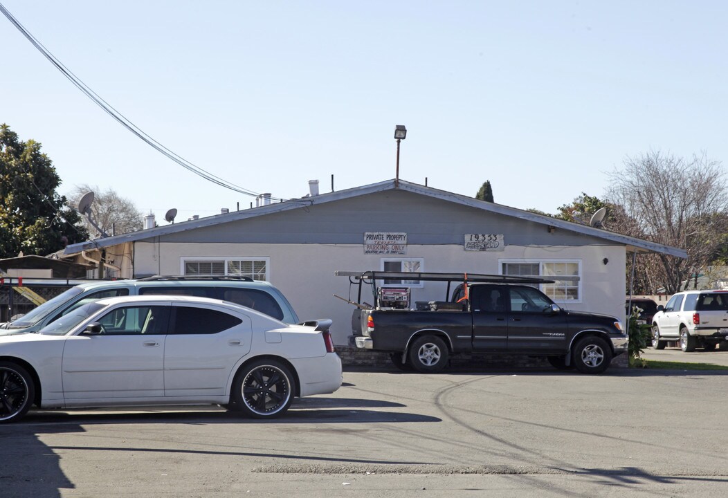 19353 Meekland Ave in Hayward, CA - Foto de edificio