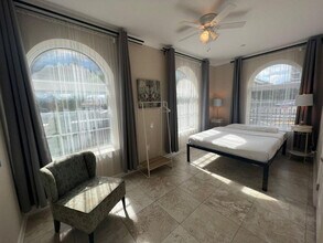 1040 St Charles Ave in New Orleans, LA - Building Photo - Building Photo