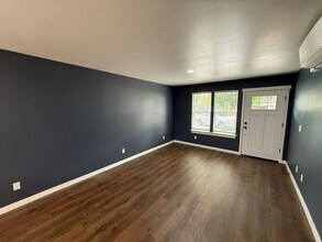 3041 Center St NE in Salem, OR - Building Photo - Building Photo