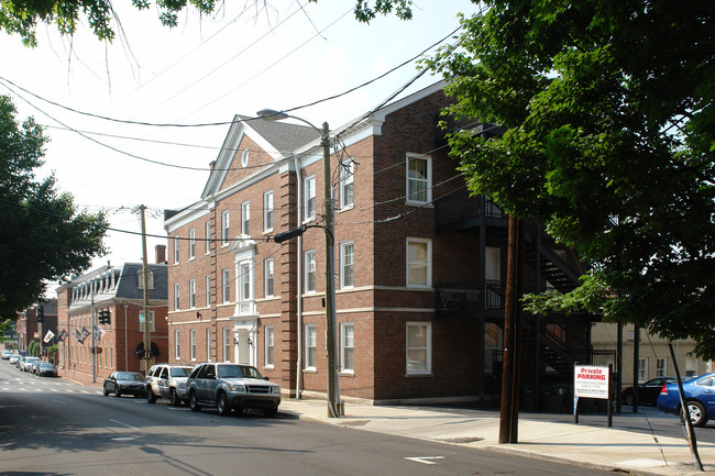 200 W Second St in Lexington, KY - Foto de edificio - Building Photo