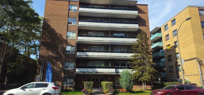 240 Cosburn Ave in Toronto, ON - Building Photo - Building Photo