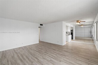 300 SW 134th Way in Pembroke Pines, FL - Building Photo - Building Photo