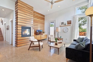 124 W South St in Fayetteville, AR - Building Photo