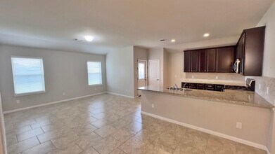 4019 Spurwing Ln in Baytown, TX - Building Photo - Building Photo