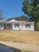 2223 Anderson St in Irving, TX - Building Photo