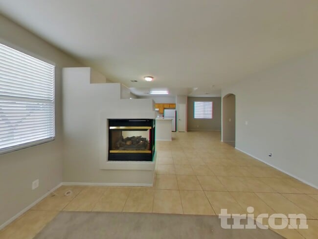 2911 Extravagant Ave in North Las Vegas, NV - Foto de edificio - Building Photo