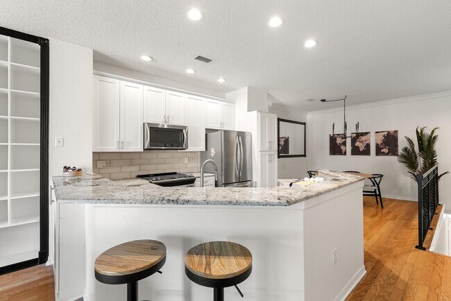 910 Normandy Trace Rd in Tampa, FL - Building Photo - Building Photo