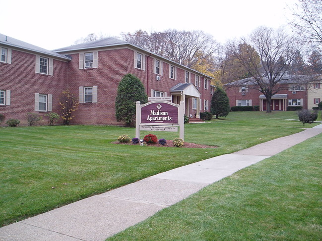 Madison Apartments in Madison, NJ - Foto de edificio - Building Photo