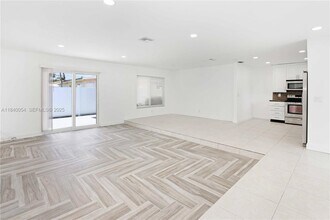 1110 S 14th Ave in Hollywood, FL - Building Photo - Building Photo