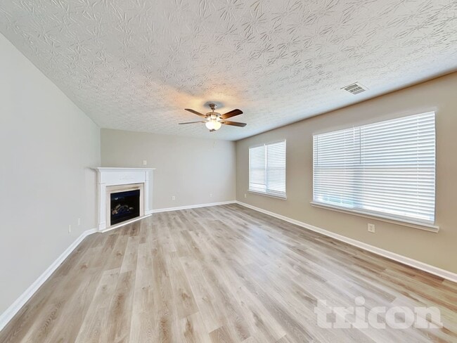 305 Sarasota Ln in Locust Grove, GA - Building Photo - Building Photo