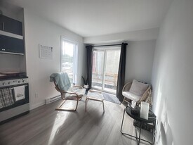 995 England Ave in Courtenay, BC - Building Photo