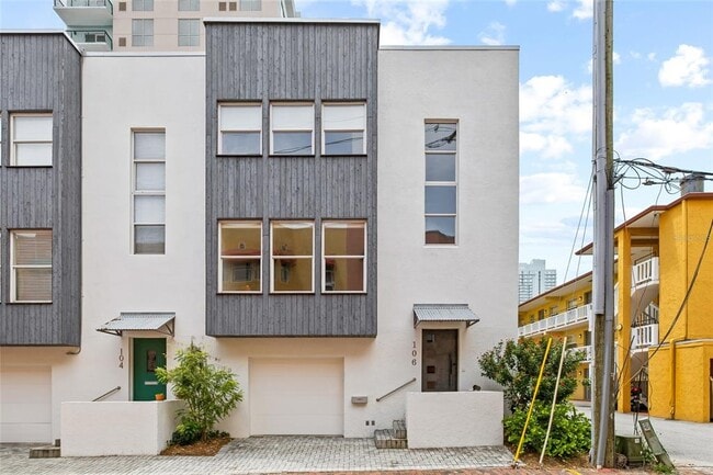 property at 106 Fareham Pl N