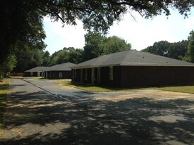 8712 Chemstrand Rd in Pensacola, FL - Building Photo