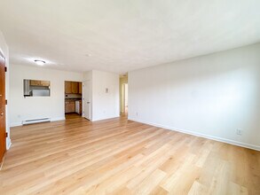 11 Hodges Ave, Unit 1 in Quincy, MA - Foto de edificio - Building Photo