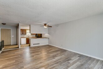 8719 Lakeland Cir in Wichita, KS - Building Photo - Building Photo