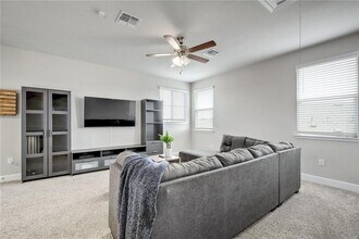 9429 Margaret Jewel Ln in Austin, TX - Foto de edificio - Building Photo