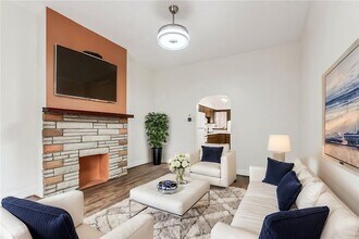 4106 Garden Way in Pittsburgh, PA - Foto de edificio - Building Photo
